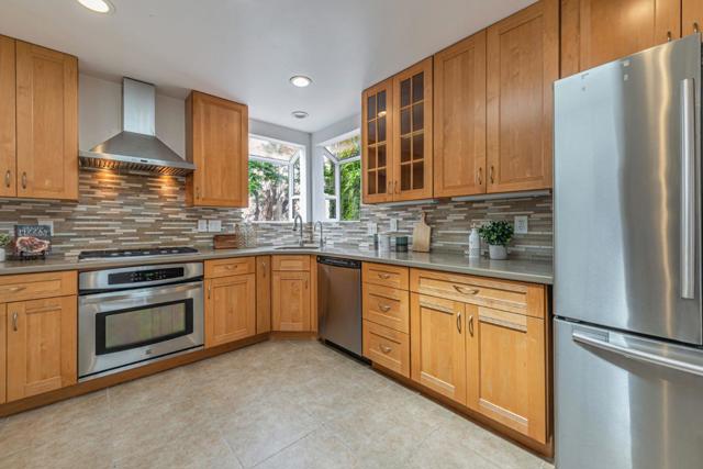 642 Lomita Avenue, Millbrae CA: https://media.crmls.org/mediaz/acff8304-7d1c-43d0-9106-f75fa39f9c69.jpg