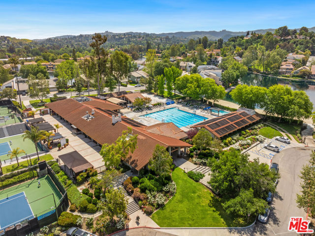 4392 Park Paloma, Calabasas CA: https://media.crmls.org/mediaz/acff9a01-7ec1-4a98-931b-95b67717390b.jpg