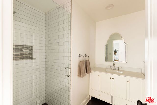 13128 Hartsook Street, Sherman Oaks CA: https://media.crmls.org/mediaz/acffd6da-5685-4c5b-adb7-f20c2ac852eb.jpg