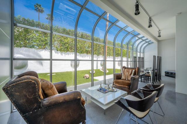 520 W ViA Lola, Palm Springs CA: https://media.crmls.org/mediaz/ad001995-197b-407a-b3e4-32951aab80d4.jpg