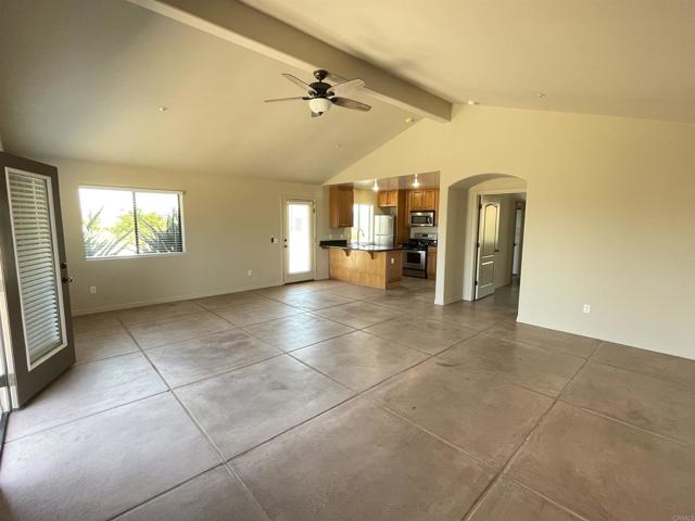 12478 Hillpoint Court, Valley Center CA: https://media.crmls.org/mediaz/ad0078fd-be58-4b31-866b-5aa5ad960921.jpg
