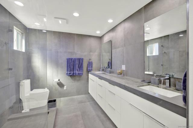 17351 Saint Andrews Dr, Poway CA: https://media.crmls.org/mediaz/ad00935d-47f7-4508-871f-07c8a480a3c9.jpg