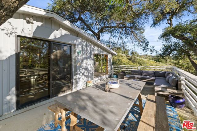 21936 Canon Drive, Topanga CA: https://media.crmls.org/mediaz/ad00e0c5-f8b3-4106-aa76-421017da1fbf.jpg