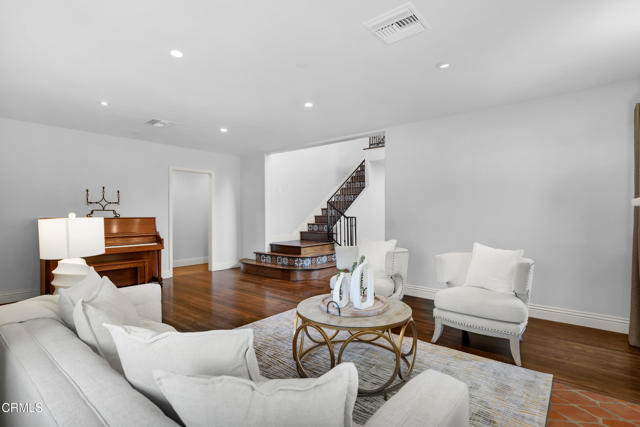 171 N Sunset Place, Monrovia CA: https://media.crmls.org/mediaz/ad0109a1-1f35-4733-9985-5f7af2f50a65.jpg