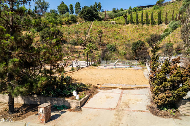 1227 Bienveneda Avenue, Pacific Palisades CA: https://media.crmls.org/mediaz/ad010acc-167d-4e71-87d8-ea1d486b72e1.jpg