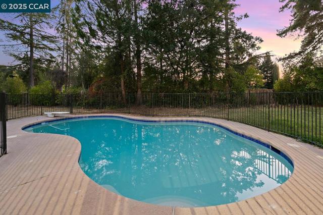 209 Farm Hill Ct, Danville CA: https://media.crmls.org/mediaz/ad0126c7-a4ee-4dd4-a547-5f7cb42235cf.jpg