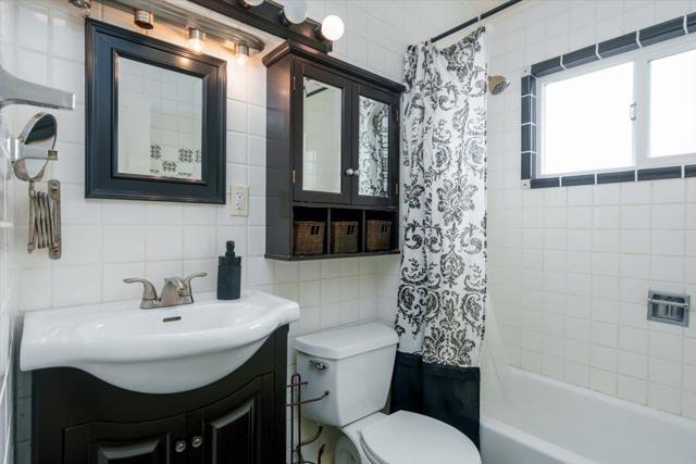 2037 Harding Avenue, San Mateo CA: https://media.crmls.org/mediaz/ad0153c6-440c-45c4-a751-4de2c8c1243b.jpg