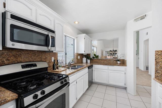 Detail Gallery Image 11 of 49 For 7104 Lantana, Carlsbad,  CA 92011 - 3 Beds | 2 Baths