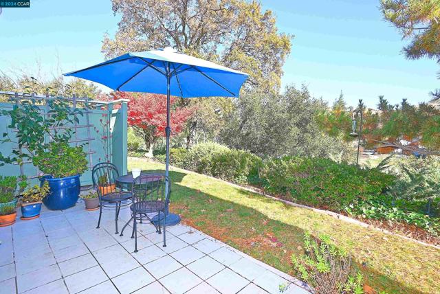2748 Tice Creek Dr, Walnut Creek CA: https://media.crmls.org/mediaz/ad01bd0a-82e3-4a5a-a126-1f42932fa344.jpg