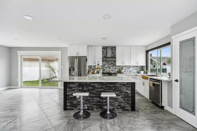 1712 N 7th Place, Port Hueneme CA: https://media.crmls.org/mediaz/ad01d967-1a6a-43b6-9414-38b599fd1624.jpg