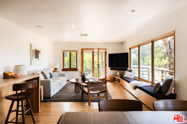 4825 Glenalbyn Drive, Los Angeles CA: https://media.crmls.org/mediaz/ad01e144-d36c-437b-b51a-1ae962c46311.jpg