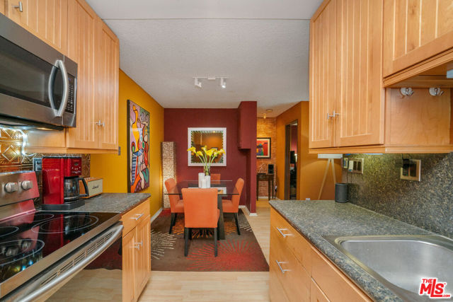 28915 Thousand Oaks Boulevard, Agoura Hills CA: https://media.crmls.org/mediaz/ad021ce1-7e15-4890-a842-9c42a782c89b.jpg