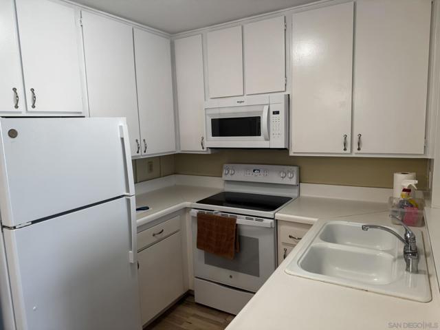 1885 Diamond St, San Diego CA: https://media.crmls.org/mediaz/ad02ac85-c82c-4ac8-aee0-ab58f22a80e3.jpg