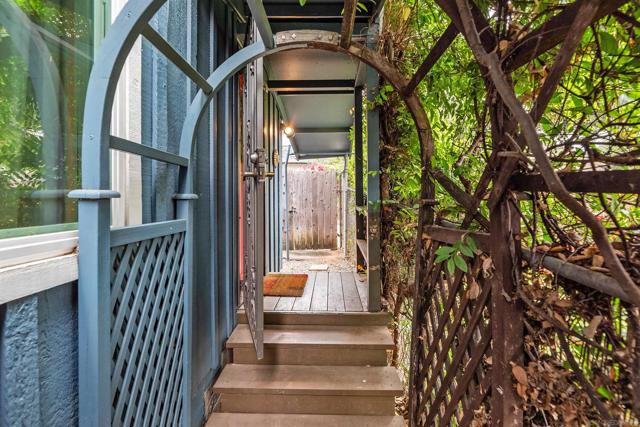 433 E 6Th Ave, Escondido CA: https://media.crmls.org/mediaz/ad02bbe7-c9cd-4139-b54f-a3531f9ceb1d.jpg