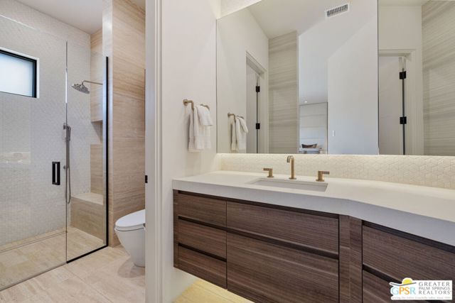 1 Sterling Ridge Drive, Rancho Mirage CA: https://media.crmls.org/mediaz/ad02e937-be6d-4c99-9a68-9d4da819b3c3.jpg