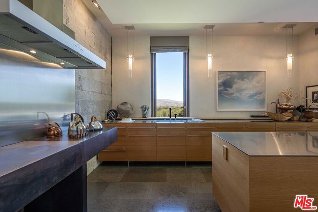 7596 Sonoma Mountain Road,  CA: https://media.crmls.org/mediaz/ad0349e5-179c-4360-9f3d-c42fa1355b6e.jpg