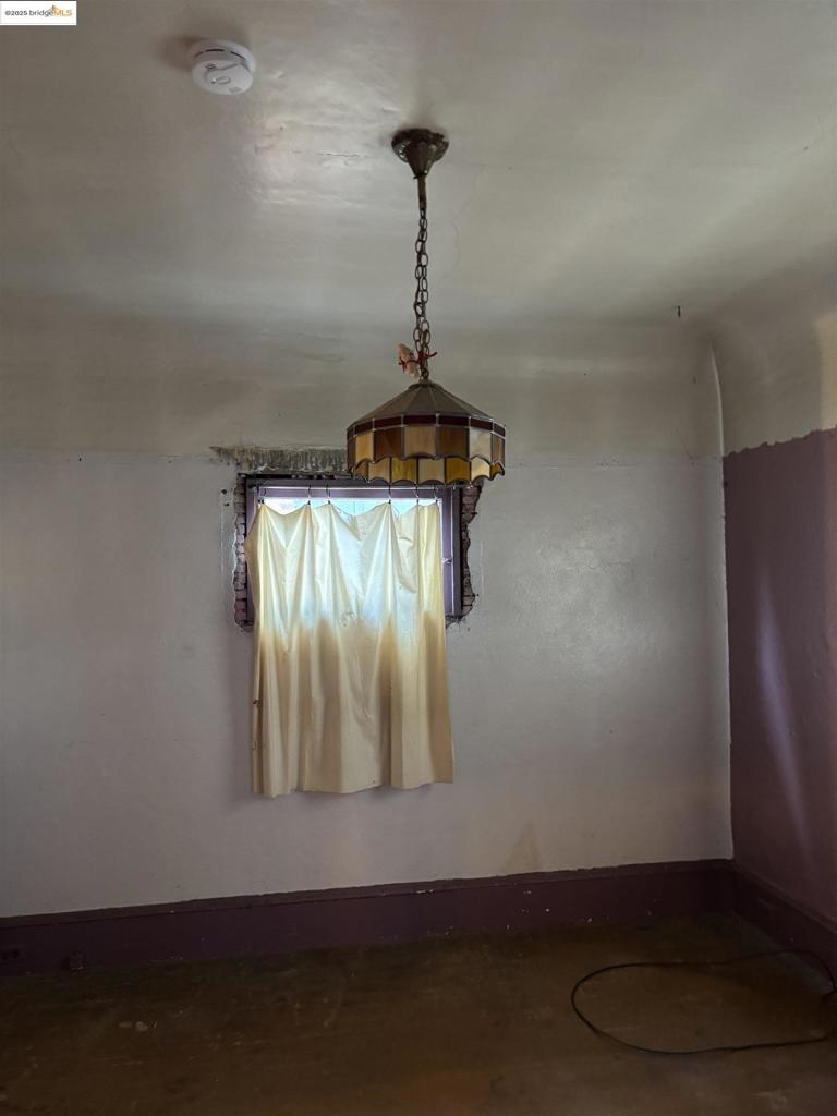 https://media.crmls.org/mediaz/ad03fe46-9714-4996-9e8d-9e7e7759bbec.jpg?preset=X-Large