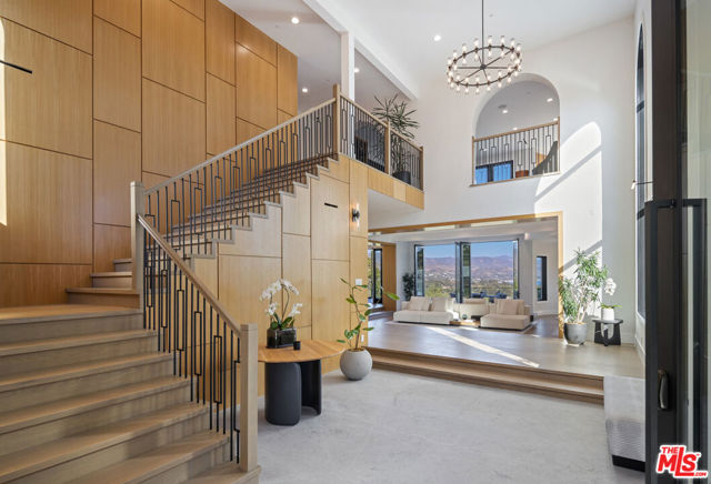 7052 Dume Drive, Malibu CA: https://media.crmls.org/mediaz/ad0418af-e5fa-4697-8b80-18a65902dd7c.jpg