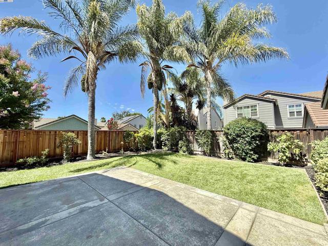 5825 Dresslar Cir, Livermore CA: https://media.crmls.org/mediaz/ad0429c1-9848-4cc3-b937-e2d0428ace8f.jpg