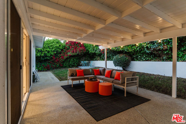 4220 Hillcrest Drive, Los Angeles CA: https://media.crmls.org/mediaz/ad04d6ba-5765-4d04-9901-5e02f53228a5.jpg