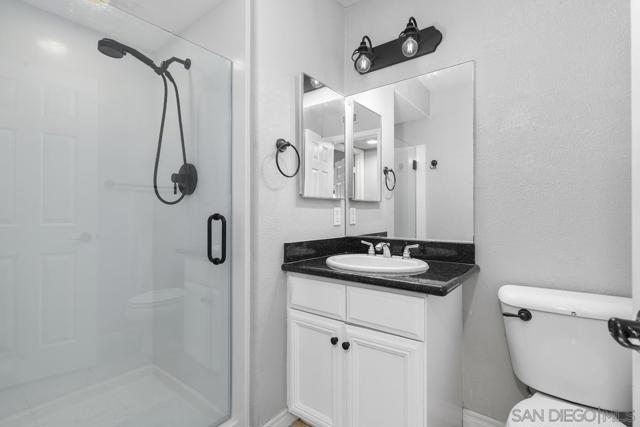 5037 Los Morros Way, Oceanside CA: https://media.crmls.org/mediaz/ad052fc2-e324-4f31-9adf-3cfc5447a3b3.jpg