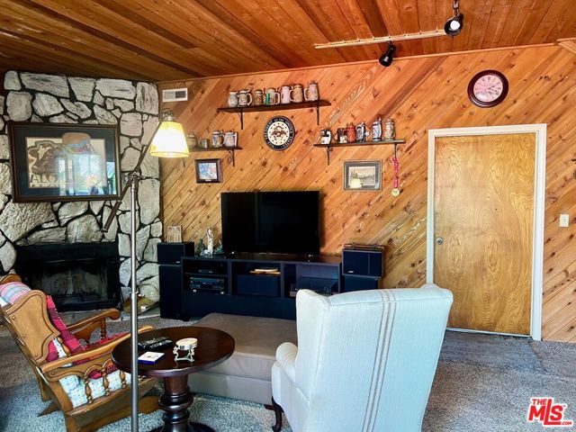 425 Ashwood Drive, Big Bear City, California 92314, 3 Bedrooms Bedrooms, ,2 BathroomsBathrooms,Single Family Residence,For Sale,Ashwood,24426913