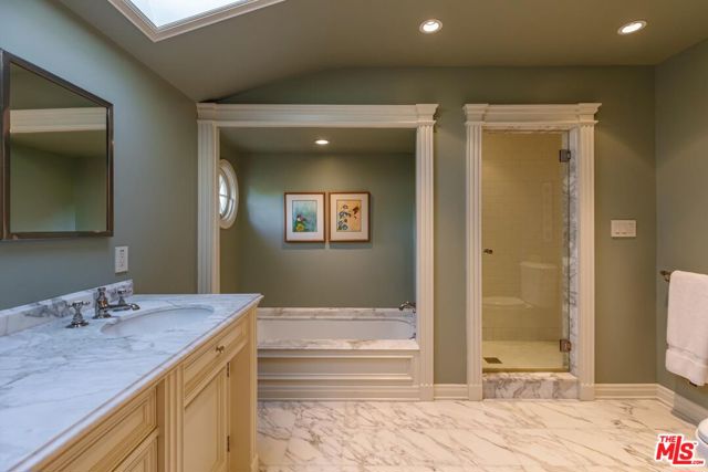 685 Elkins Road, Los Angeles CA: https://media.crmls.org/mediaz/ad05dc5c-ec4a-4b38-849c-9f241b0ac575.jpg