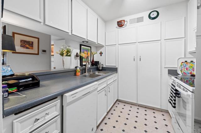 Detail Gallery Image 8 of 29 For 5710 Baltimore Dr #426,  La Mesa,  CA 91942 - 2 Beds | 1 Baths