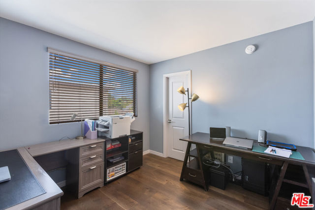 15161 Magnolia Boulevard, Sherman Oaks CA: https://media.crmls.org/mediaz/ad0668ce-2b49-4c31-ba1c-b378b702cfc0.jpg