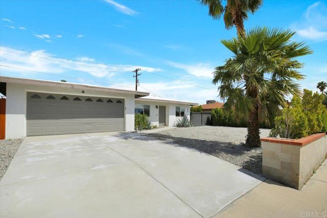 360 W Bon Air Dr, Palm Springs CA: https://media.crmls.org/mediaz/ad066dbb-05bc-4c83-acc2-130a584cf289.jpg