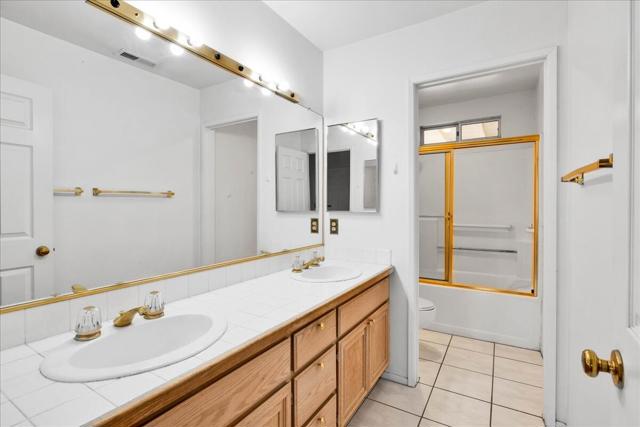 36429 Las Begonias, Cathedral City CA: https://media.crmls.org/mediaz/ad06e37e-b6a4-4e02-b075-6e6199095e18.jpg