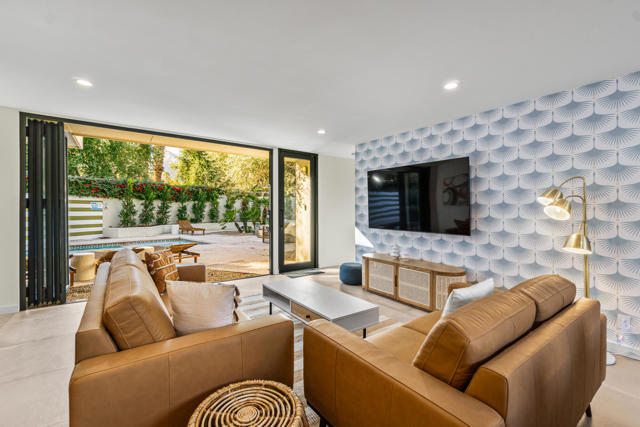 130 W Racquet Club Road #308, Palm Springs, CA 92262