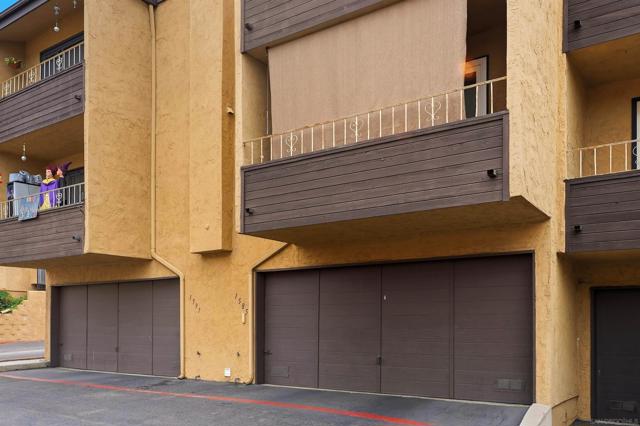 1585 Stone Edge Cir, El Cajon CA: https://media.crmls.org/mediaz/ad07472f-8ce8-4ef6-a7e6-c4e7972d4760.jpg