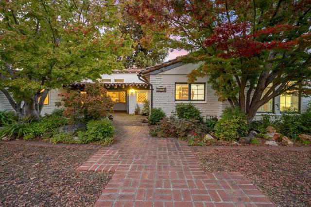 3691 Laguna Avenue, Palo Alto CA: https://media.crmls.org/mediaz/ad075474-3f67-4b8f-9df8-766edd063352.jpg