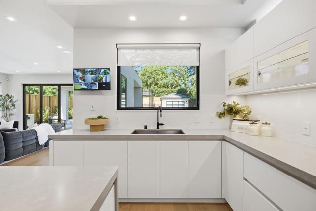 543 Tennyson Avenue, Palo Alto CA: https://media.crmls.org/mediaz/ad081dd0-3647-4323-9c6f-f7bf24ae1de4.jpg