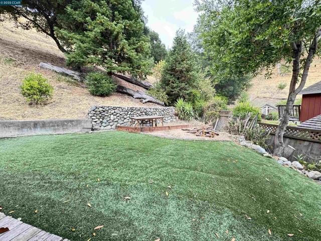 1139 Sierra Vista Way, Lafayette CA: https://media.crmls.org/mediaz/ad0880bf-43e3-47c5-8c69-2811e8ab9d70.jpg