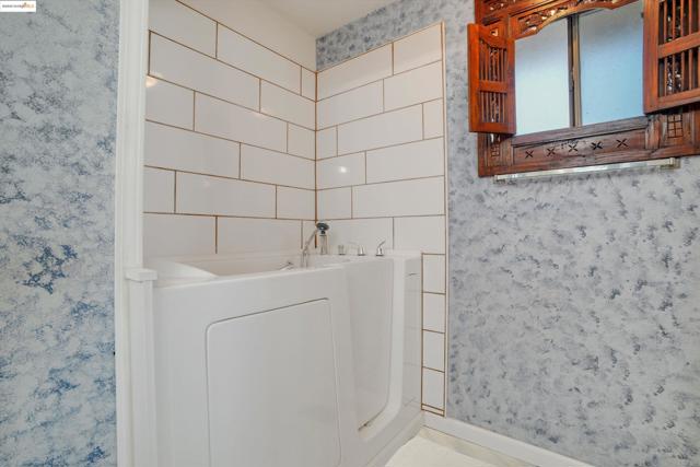 5260 Laguna Ct, Discovery Bay CA: https://media.crmls.org/mediaz/ad095ff7-0f9d-46a5-a18e-8da22f038e7f.jpg