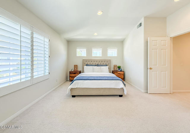 3030 Hollycrest Avenue, Thousand Oaks CA: https://media.crmls.org/mediaz/ad09ef57-bc9f-4d86-bd85-979ce27b5055.jpg