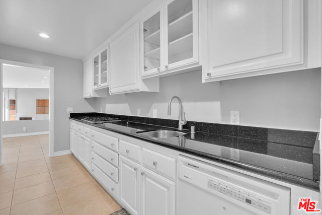 7301 Vista Del Mar, Playa del Rey CA: https://media.crmls.org/mediaz/ad09f00a-26c8-4c6d-bf24-e969d211107d.jpg