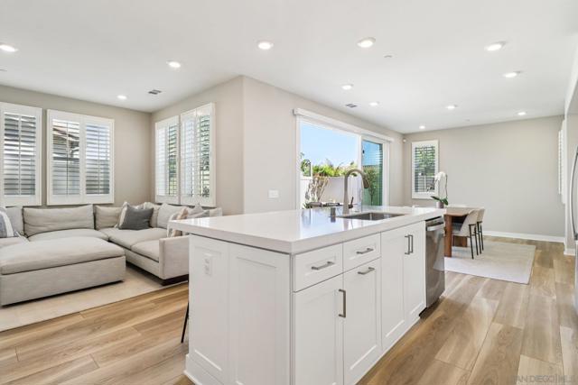 6698 Spartina Ct, Carlsbad CA: https://media.crmls.org/mediaz/ad09ff5b-907d-462f-b2bc-f9e4a0eb4f5d.jpg