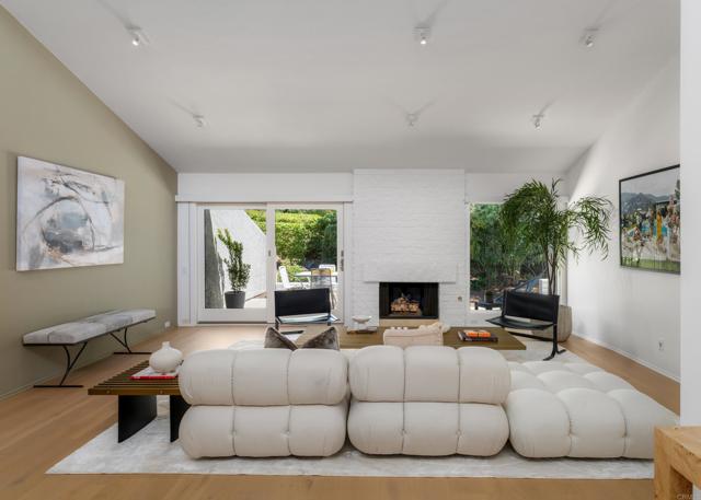 Detail Gallery Image 5 of 35 For 2005 Caminito San Nicholas, La Jolla,  CA 92037 - 3 Beds | 2 Baths