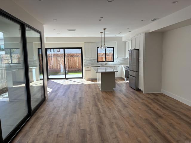 Detail Gallery Image 11 of 34 For 245 Dahlia Ave, Imperial Beach,  CA 91932 - 3 Beds | 2/1 Baths