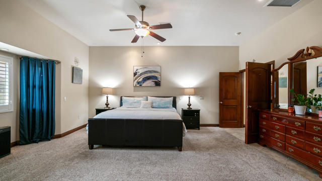 56800 Zuni Trail, Yucca Valley CA: https://media.crmls.org/mediaz/ad0a8a10-1064-4ef5-96be-95776544c1a2.jpg