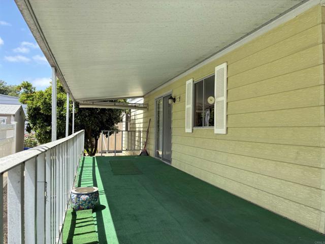 Detail Gallery Image 4 of 36 For 2130 Sunset Dr #99,  Vista,  CA 92081 - 2 Beds | 2 Baths