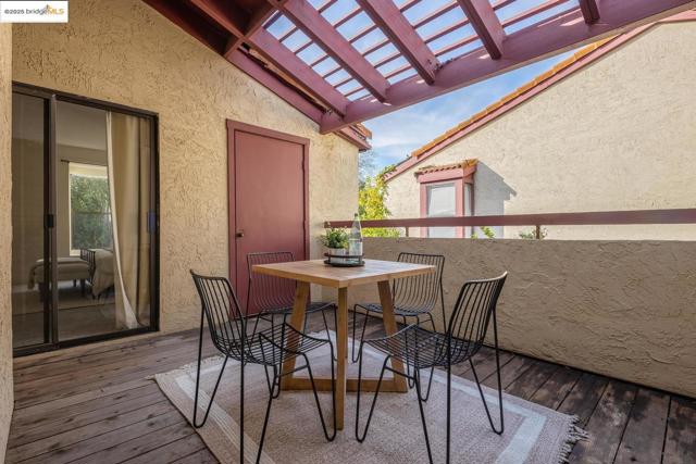 1391 Monument BLVD, Concord CA: https://media.crmls.org/mediaz/ad0af0cd-77b6-431d-8023-9c5a1e6c6f7f.jpg