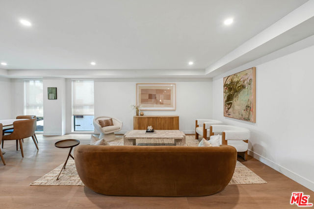 350 N Palm Drive, Beverly Hills CA: https://media.crmls.org/mediaz/ad0b434f-5527-4ebb-bc88-4ce040fab682.jpg