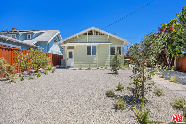 407 N Benton Way, Los Angeles CA: https://media.crmls.org/mediaz/ad0b588c-8834-471d-b884-54daa789cbfb.jpg