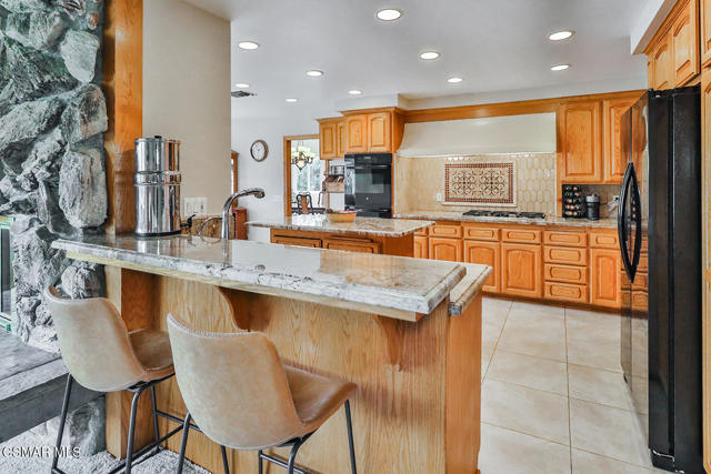1822 Calle Borrego, Thousand Oaks CA: https://media.crmls.org/mediaz/ad0b6314-c2ef-473d-a8a2-0167e293edc0.jpg