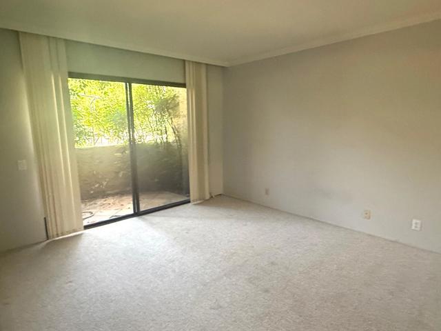 1665 S La Reina Way, Palm Springs CA: https://media.crmls.org/mediaz/ad0bf0bc-e271-4c0b-8aad-869a1197e0af.jpg