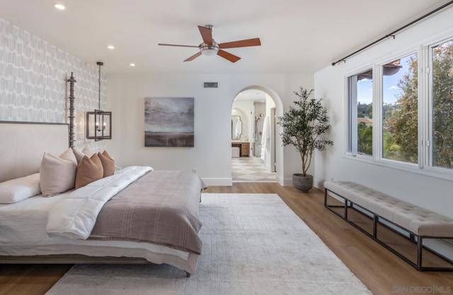 2815 Santa Fe Vista Ct, Encinitas CA: https://media.crmls.org/mediaz/ad0c0cc9-47bd-4591-beb8-25baea7ffb29.jpg